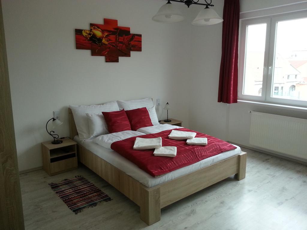 Downtown Apartment Miskolc Buitenkant foto