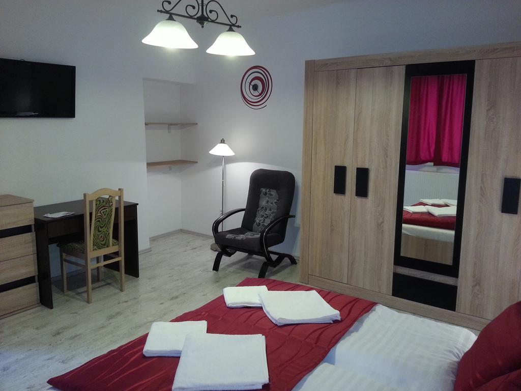 Downtown Apartment Miskolc Buitenkant foto