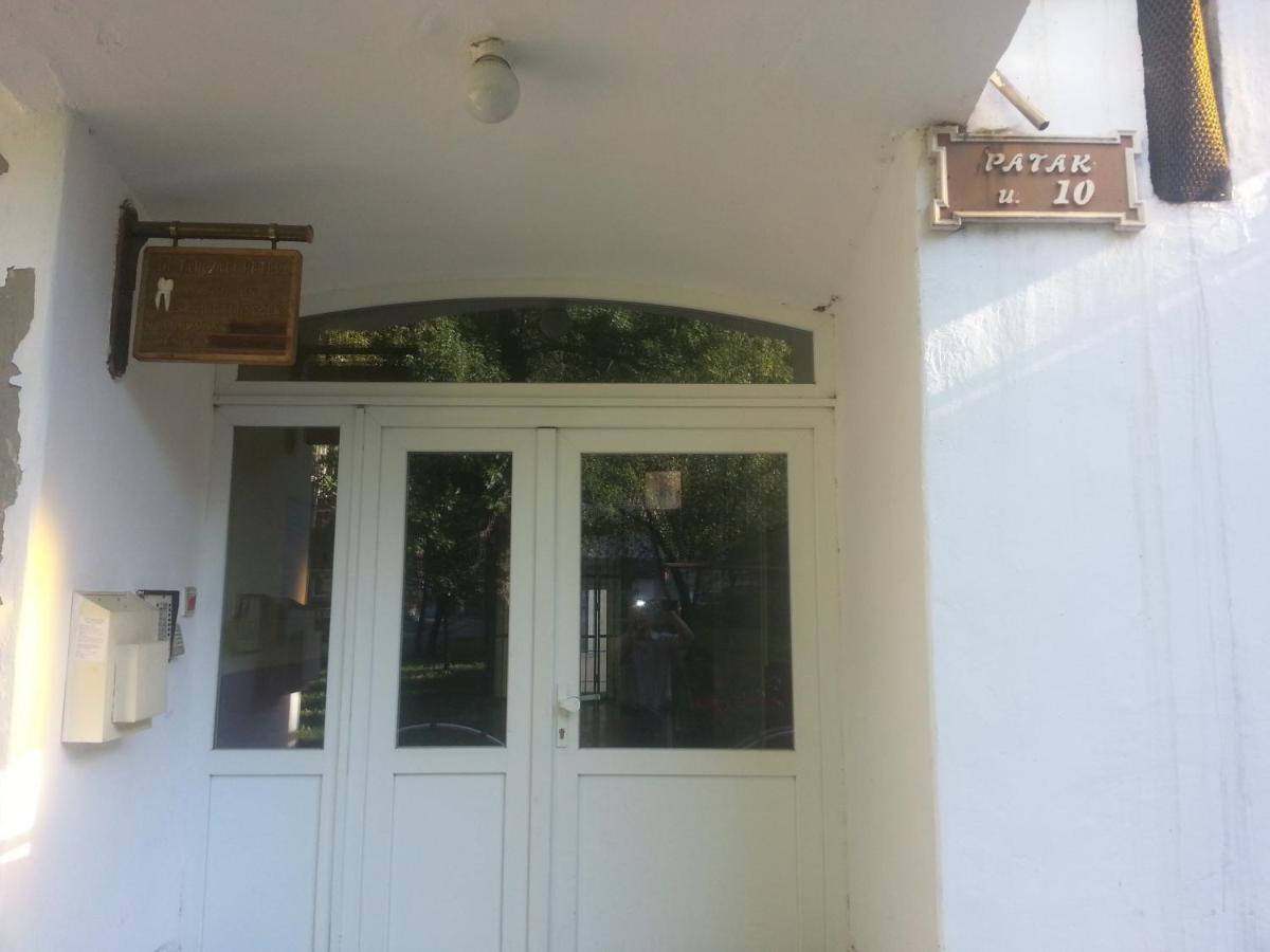 Downtown Apartment Miskolc Buitenkant foto